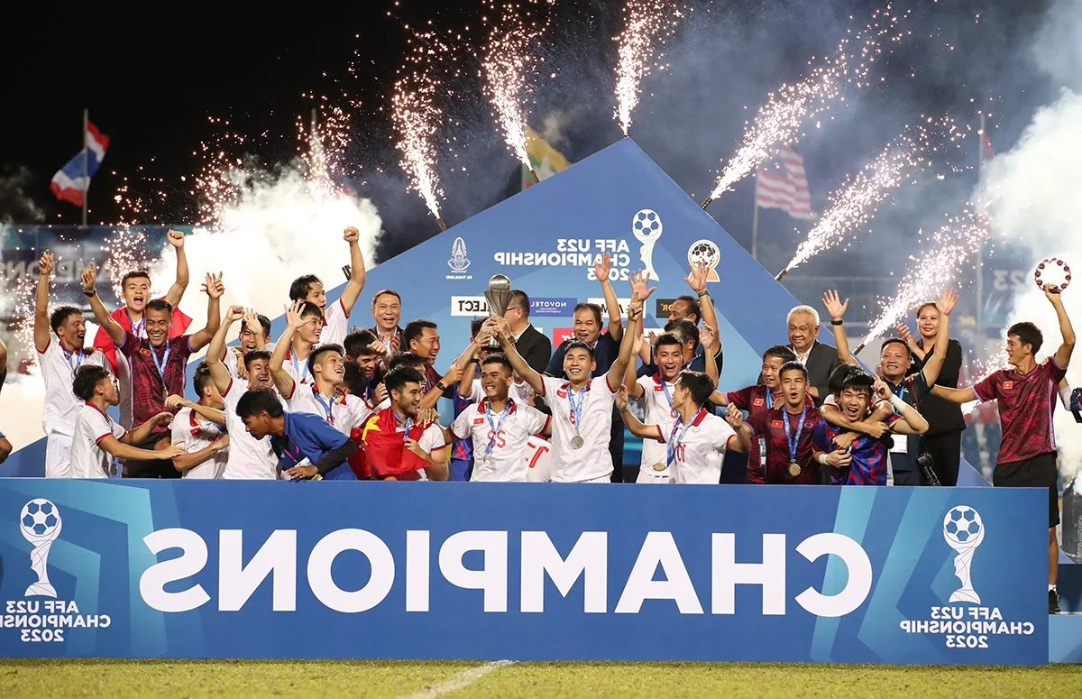 Vietnam U23 Football Team Celebrates Historic Championship Victory with Trophy Gallery
