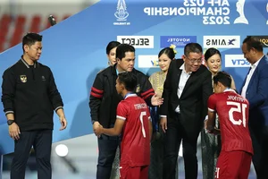Vietnam U23 Football Team Celebrates Historic Championship Victory with Trophy Gallery - image 4