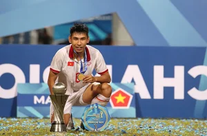 Vietnam U23 Football Team Celebrates Historic Championship Victory with Trophy Gallery - image 1