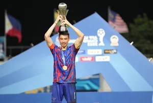 Vietnam U23 Football Team Celebrates Historic Championship Victory with Trophy Gallery - image 9