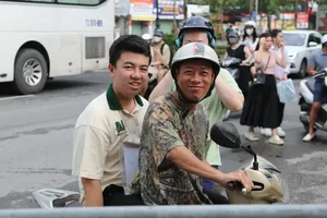Anxious Moments as Hanoi Students Tackle First Grade 10 Exam - image 7