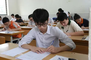 Anxious Moments as Hanoi Students Tackle First Grade 10 Exam - image 9