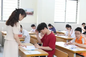 Anxious Moments as Hanoi Students Tackle First Grade 10 Exam - image 4