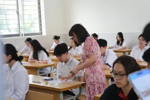 Anxious Moments as Hanoi Students Tackle First Grade 10 Exam - image 0