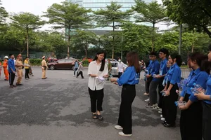 Anxious Moments as Hanoi Students Tackle First Grade 10 Exam - image 12