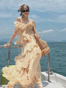 Lan Khuê: A Glimpse Into the Luxurious High-Society Life of the Vietnamese Supermodel and Fashion Icon - image 3