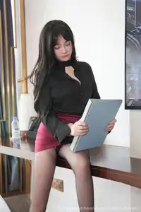 XiuRen No.10527 Ruan Qing: Irresistible Charm in Edgy Office Attire - image 12