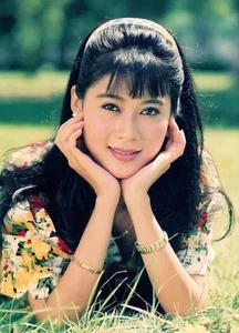 1990s Vietnamese Beauty Icons Diem Huong and Mong Van Reunite After 30 Years - image 13
