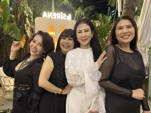 1990s Vietnamese Beauty Icons Diem Huong and Mong Van Reunite After 30 Years - image 15