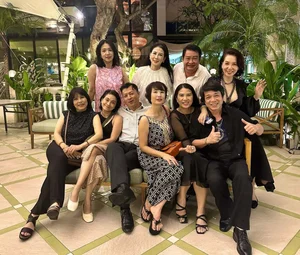 1990s Vietnamese Beauty Icons Diem Huong and Mong Van Reunite After 30 Years - image 9