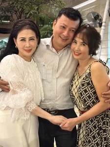 1990s Vietnamese Beauty Icons Diem Huong and Mong Van Reunite After 30 Years - image 11