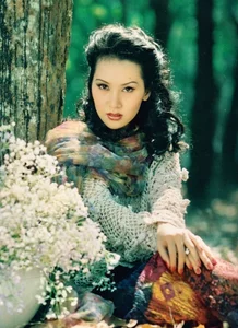 1990s Vietnamese Beauty Icons Diem Huong and Mong Van Reunite After 30 Years - image 5