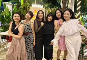 1990s Vietnamese Beauty Icons Diem Huong and Mong Van Reunite After 30 Years - image 8