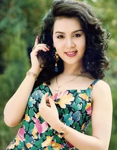 1990s Vietnamese Beauty Icons Diem Huong and Mong Van Reunite After 30 Years - image 14