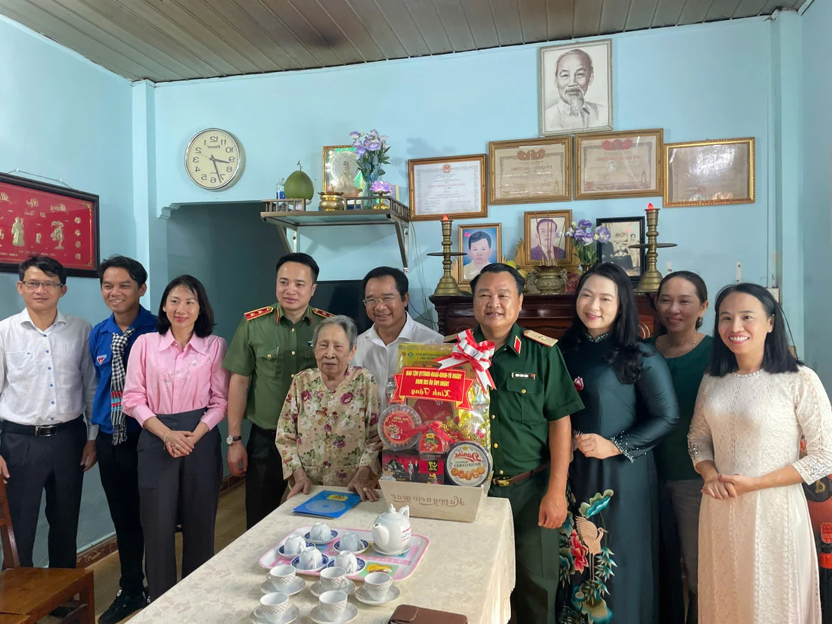 HCMC Officials Visit Con Dao for July 27th Remembrance Day