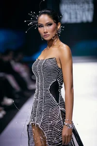 H'Hen Niê Stuns in Crystal-Embellished Gown with High Slit Detail - image 3