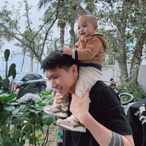 Football Stars Van Hau and Duc Chinh's Sons Go Viral Online - image 7