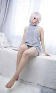 Stunning Mash Kyrielight Cosplay by Luo Li Lolisama in Iconic Backless Sweater - Fate/Grand Order Photography Collection - image 4