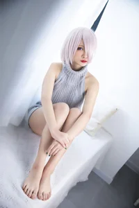 Stunning Mash Kyrielight Cosplay by Luo Li Lolisama in Iconic Backless Sweater - Fate/Grand Order Photography Collection - image 8