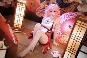 Stunning Genshin Impact Yae Miko Cosplay by Yuki Astra: 61P Photo Set - image 8