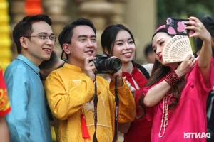 Elegant Vietnamese Ao Dai Fashion at the Ho Chi Minh City Calligraphy Street Festival - image 8