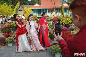 Elegant Vietnamese Ao Dai Fashion at the Ho Chi Minh City Calligraphy Street Festival - image 5
