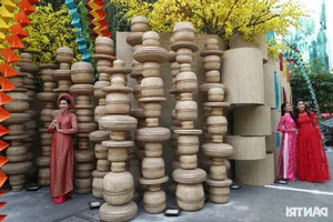 Elegant Vietnamese Ao Dai Fashion at the Ho Chi Minh City Calligraphy Street Festival - image 13