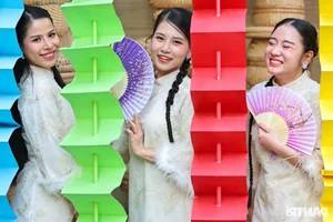 Elegant Vietnamese Ao Dai Fashion at the Ho Chi Minh City Calligraphy Street Festival - image 7