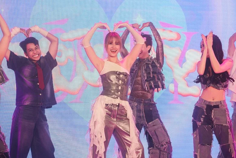 Dong Nhi and Noo Phuoc Thinh Spark Nostalgia at 15-Year Anniversary Event
