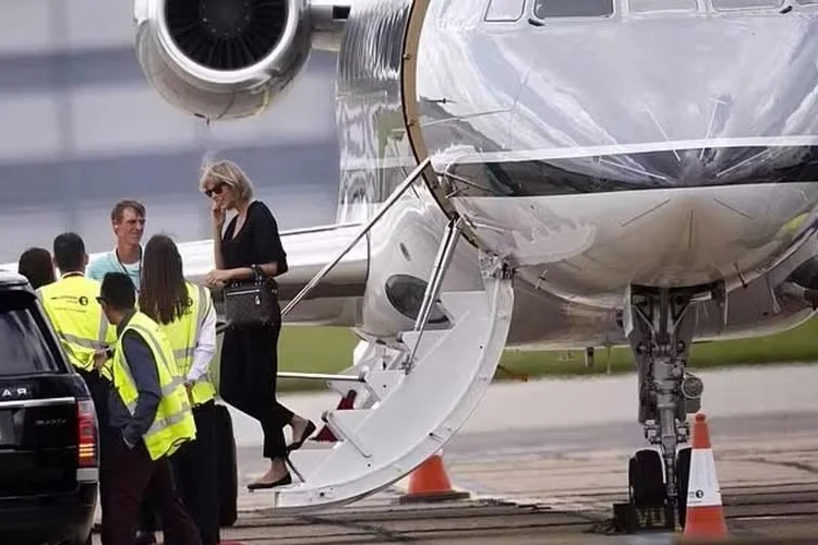 Inside Taylor Swift's $40 Million Dassault Falcon 900 Private Jet