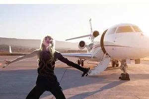 Inside Taylor Swift's $40 Million Dassault Falcon 900 Private Jet - image 7