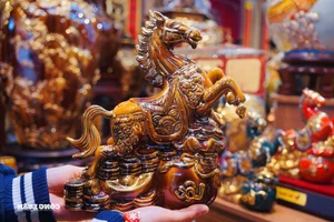 Exquisite Handcrafted Bat Trang Ceramic Horse Statues: Unique Vietnamese Zodiac Art for the Year of the Horse 2026 - image 4
