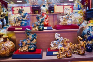 Exquisite Handcrafted Bat Trang Ceramic Horse Statues: Unique Vietnamese Zodiac Art for the Year of the Horse 2026 - image 2