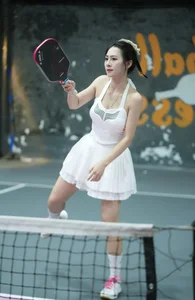 Pickleball Chic: How Yen Xoi Blends Athleticism With Effortless Elegance On Court - image 7