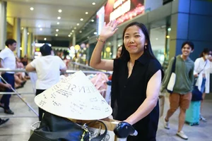 Emotional Homecoming: Vietnamese Football Star Huynh Nhu Returns Home - image 3