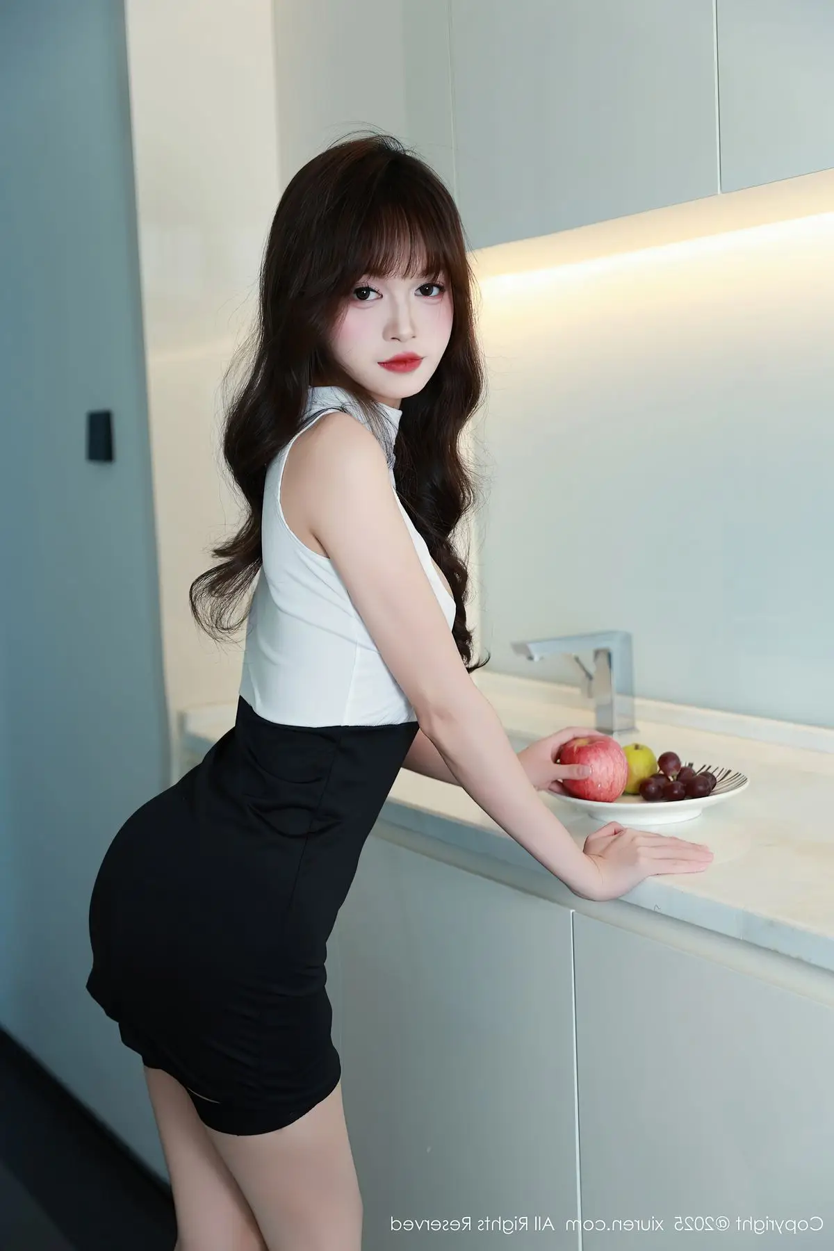Nuo Mi's Alluring Charm: A Captivating Look from XiuRen No.10590 Collection