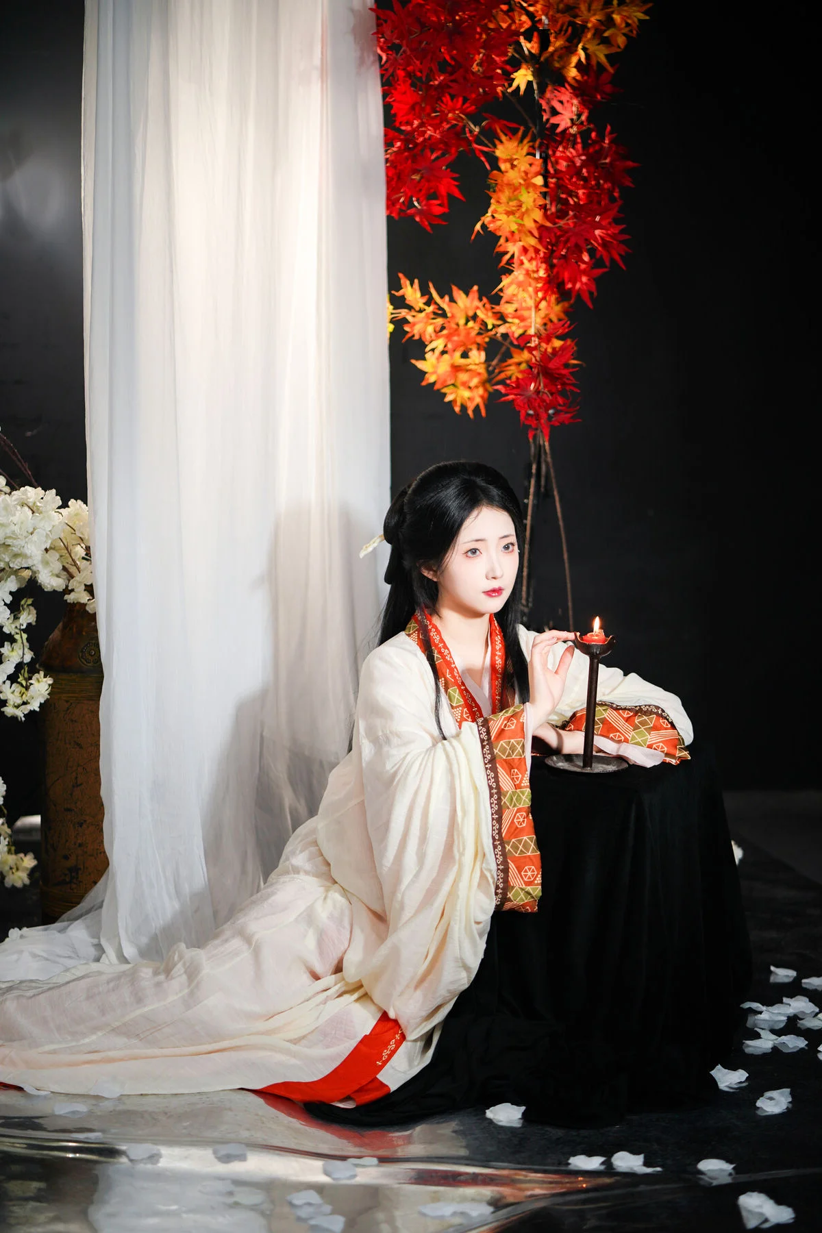 The Poetry of Portraits: Exploring the Art Language of Tu Ya W