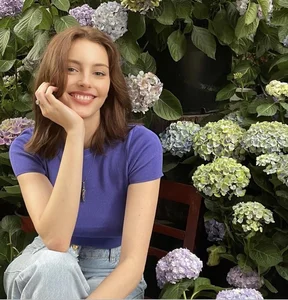 Gen Z Angel Captivates Fans with Natural Elegance and Effortless Charm - image 8