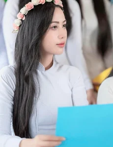 The Captivating Beauty of Hoai Lam's Former Partner: A Visual Journey - image 1