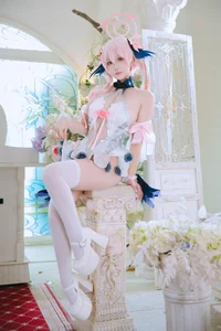 Pure Elegance: Coser RiNaiJiao as Koharu Shimoe in Blue Archive Wedding Dress (27P) - image 8