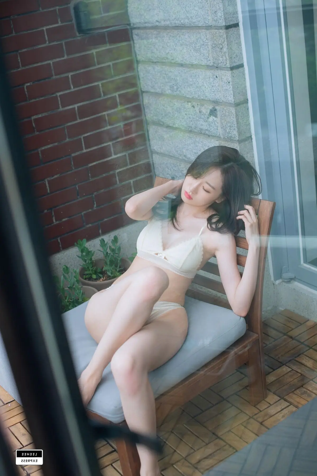 LE-LERB-093 Na Kyung: Alluring Serenity, Natural Beauty Unveiled