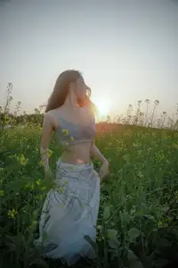 Man Jiao YiTuYu Vol.8529: Ethereal Beauty Reflected in Nature's Gentle Embrace - image 14