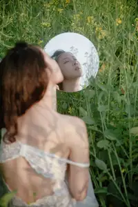 Man Jiao YiTuYu Vol.8529: Ethereal Beauty Reflected in Nature's Gentle Embrace - image 6