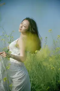 Man Jiao YiTuYu Vol.8529: Ethereal Beauty Reflected in Nature's Gentle Embrace - image 5