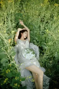 Man Jiao YiTuYu Vol.8529: Ethereal Beauty Reflected in Nature's Gentle Embrace - image 3