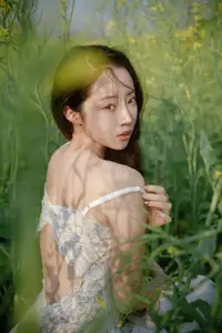 Man Jiao YiTuYu Vol.8529: Ethereal Beauty Reflected in Nature's Gentle Embrace - image 10
