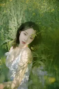 Man Jiao YiTuYu Vol.8529: Ethereal Beauty Reflected in Nature's Gentle Embrace - image 11