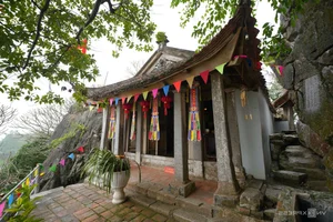 Discover Vo Vi Pagoda: A Hidden Gem Perched on Hanoi's Rocky Mountains - image 11