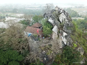 Discover Vo Vi Pagoda: A Hidden Gem Perched on Hanoi's Rocky Mountains - image 0