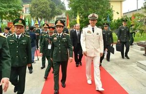 Vietnam and China Defense Ministers Paint Border Landmark in Diplomatic Gesture - image 7